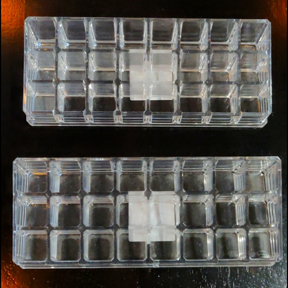 Acrylic lipstick holder